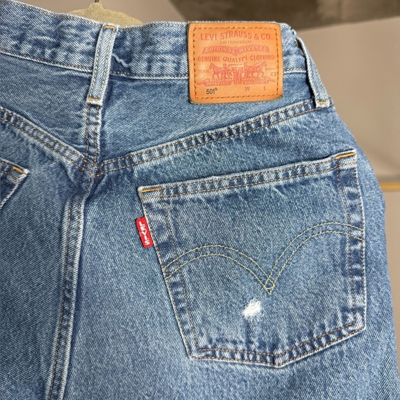 Levi’s Premium 501 Distressed Straight Leg Jeans 27x30 100% Cotton Button Fly - Picture 3 of 13